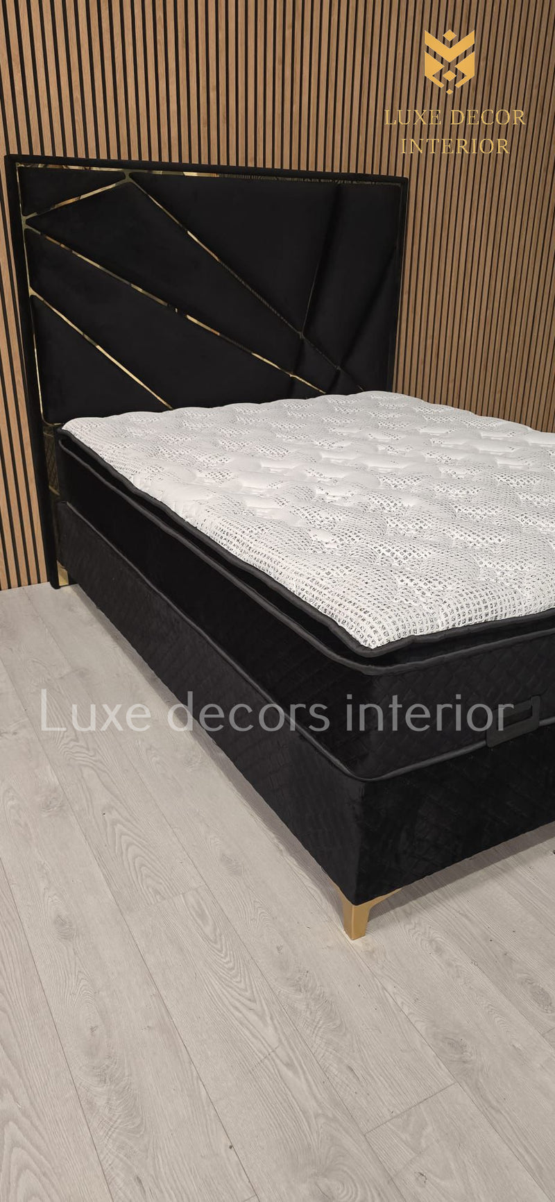 A luxurious 3000 Pocket Sprung Mammoth Room Mattress with a 13-inch thick profile, featuring individually pocketed springs for superior back support. The mattress is designed with a durable, high-end Velvet Border Stitch Jacket, providing both elegance and breathability for ultimate comfort and deep, restorative sleep.