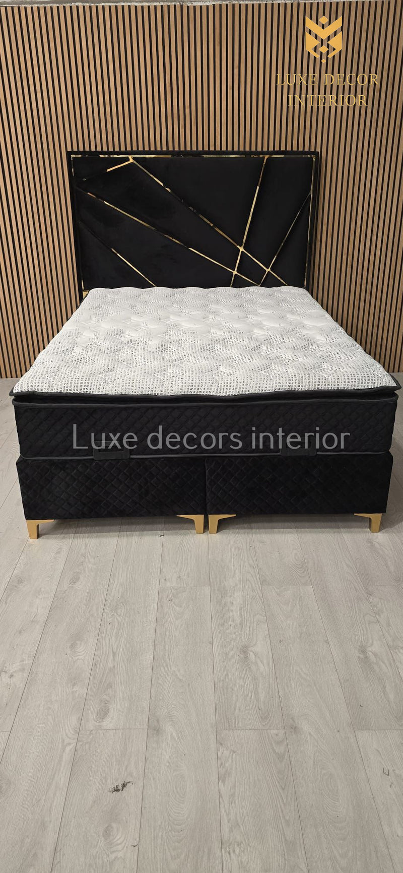 A luxurious 3000 Pocket Sprung Mammoth Room Mattress with a 13-inch thick profile, featuring individually pocketed springs for superior back support. The mattress is designed with a durable, high-end Velvet Border Stitch Jacket, providing both elegance and breathability for ultimate comfort and deep, restorative sleep.