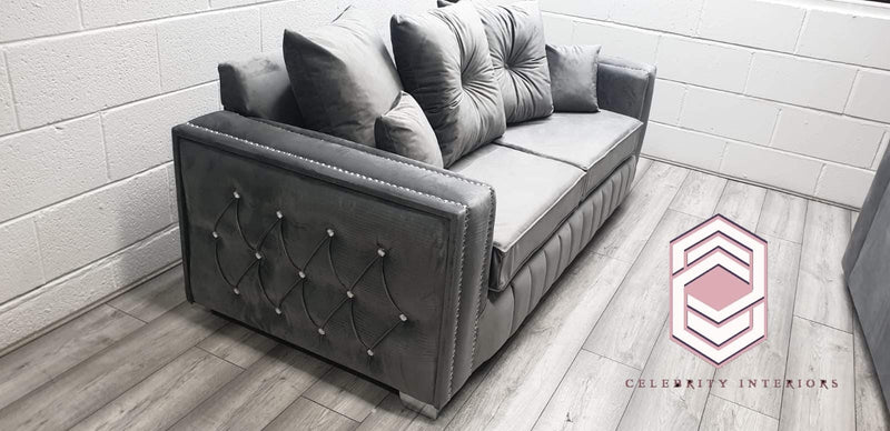 Chromesofa mercurylustro sofa lustro bespoke home homedecor crushedvelvetsofa crushedvelvet 3+2sofa shinysofa sofawithdiamonds interiordesign livingroom furnituredesign furniture fyp trend christinamarone studding beautiful love living couch velvetsofa bespokesofa scatterbackcushions formalbackcushions 