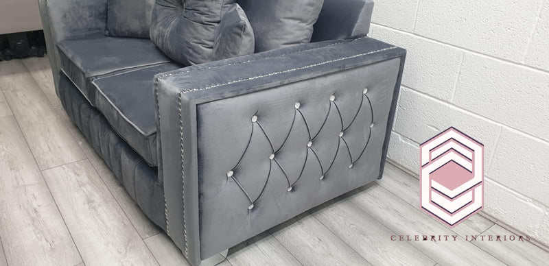 Chromesofa mercurylustro sofa lustro bespoke home homedecor crushedvelvetsofa crushedvelvet 3+2sofa shinysofa sofawithdiamonds interiordesign livingroom furnituredesign furniture fyp trend christinamarone studding beautiful love living couch velvetsofa bespokesofa scatterbackcushions formalbackcushions 