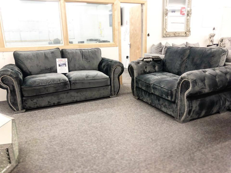 Windsor plush velvet 3+2 sofa range Chrometrimsofa goldtrimsofa velvetsofa dubaisofacollection plushvelvetsofas luxurysofa uniquesofas furniture sofas cornersofa 3+2sofa homedecor design interiordesign livingroom home furnituredesigns love bespoke bespokesofas