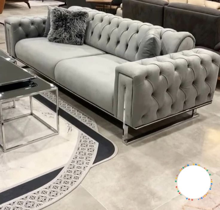 Chrometrimsofa goldtrimsofa velvetsofa dubaisofacollection plushvelvetsofas luxurysofa uniquesofas furniture sofas 3+2sofa homedecor design interiordesign livingroom home furnituredesigns love bespoke bespokesofas velvetsofa 